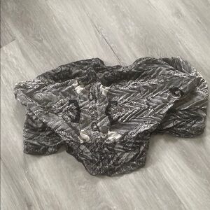 Elegant Gray Patterned Scarf endless